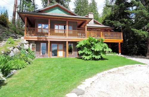 Nelson Apartment | Stunning and Private Beachfront. Steps away from your door.