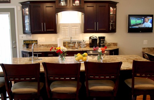 Annapolis House | Stunning Annapolis Home! Across from the library, walk to Naval Graduation