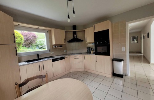 Verthier House | Stunning Annecy Lake & mountain views 3min walk to secluded beach and cyclepiste