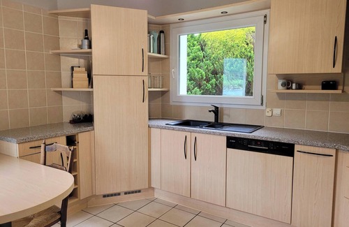 Verthier House | Stunning Annecy Lake & mountain views 3min walk to secluded beach and cyclepiste