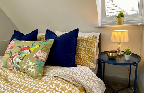 Westbourne Apartment | Stunning Apartment - 5 Minute Walk to the Best Beach! - Great Location - Parking - Fast WiFi - Smart TV - Newly decorated - Close to Bournemouth & Poole Town Centre & Sandbanks