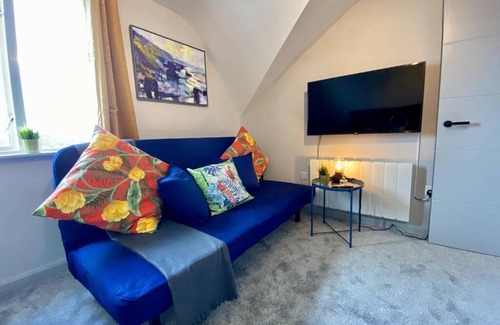 Westbourne Apartment | Stunning Apartment - 5 Minute Walk to the Best Beach! - Great Location - Parking - Fast WiFi - Smart TV - Newly decorated - Close to Bournemouth & Poole Town Centre & Sandbanks