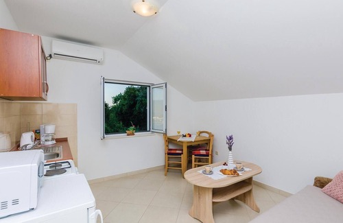 Molunat Apartment | Stunning apartment in Gruda with WiFi