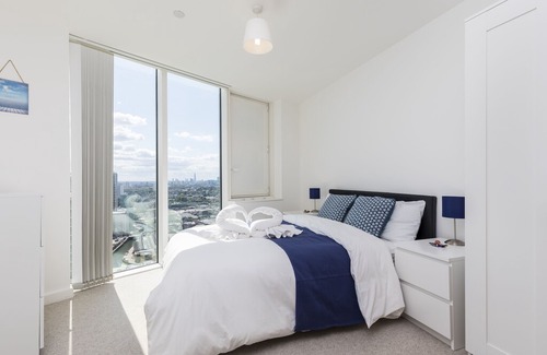 Stratford and New Town House | Stunning apartment on 30th floor in London Olympic park