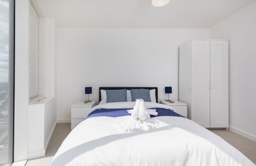 Stratford and New Town House | Stunning apartment on 30th floor in London Olympic park