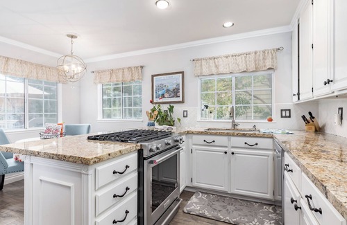 Beach Hill - Beach Flats House | Stunning, Beach Home near Santa Cruz Beach & Boardwalk, Walk Downtown! Superhost