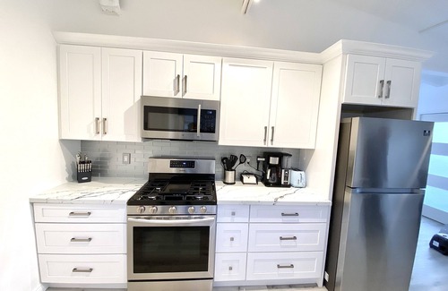 South Redondo Apartment | Stunning Beach Pad in Heart of Town - 2blks to Beach