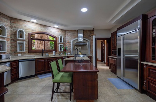 Tarcoles House | Stunning Beauty & Luxury, surrounded by Nature. Pool, Jacuzzi & Trails!