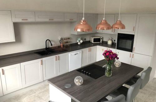Wirral Apartment | Stunning Bebington Maisonette - large private drive and entrance, good transport links