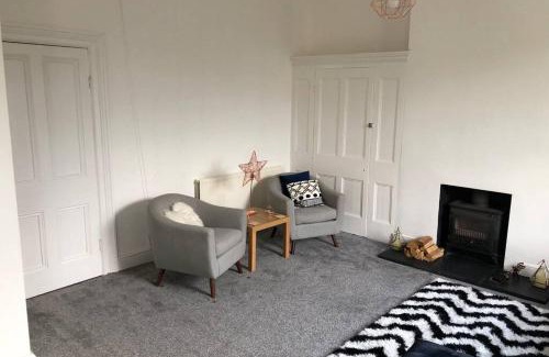 Wirral Apartment | Stunning Bebington Maisonette - large private drive and entrance, good transport links