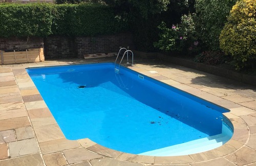 Rolvenden House | Stunning C15th Hall House, private heated pool set in large gardens, sleeps 10