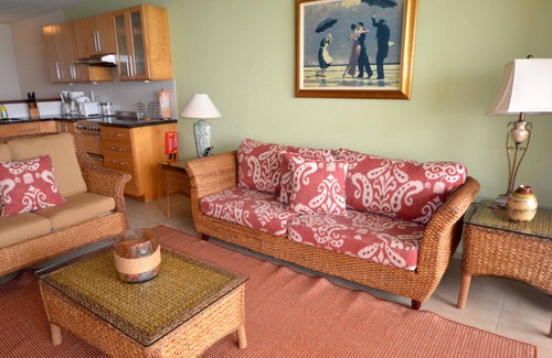 Worthing Apartment | Stunning Calypso - Beachfront & Poolside !