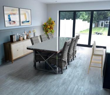 Coulsdon East House | Stunning Caterham 4 bedroom home