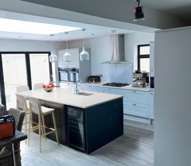 Coulsdon East House | Stunning Caterham 4 bedroom home