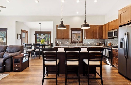 Loghill Village House | Stunning Cimarron Golf Villa Lic# STR-1-2024-038