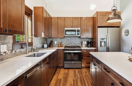 Loghill Village House | Stunning Cimarron Golf Villa Lic# STR-1-2024-038