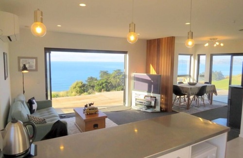 Seacliff House | Stunning coastal views in a movie like setting
