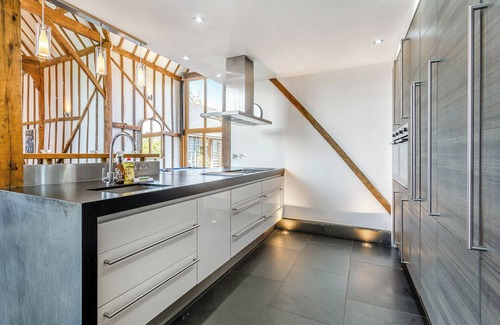 Halstead Cottage | Stunning converted barn in beautiful countryside.