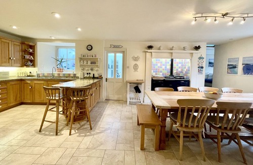 Kingsbridge Cottage | Stunning Country House, heated pool, hot tub, close to beach near Salcombe