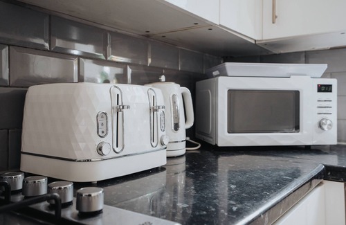 Failsworth House | Stunning & Cozy Abode | Sleeps 5 | Free Parking