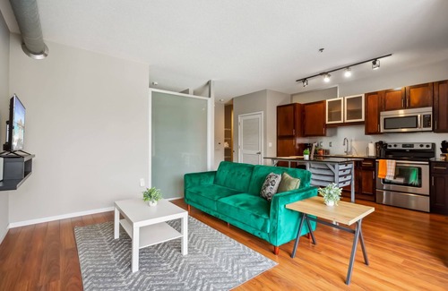 Mill District Hotel | Stunning CozySuites 2BR Mill District w/pool #02