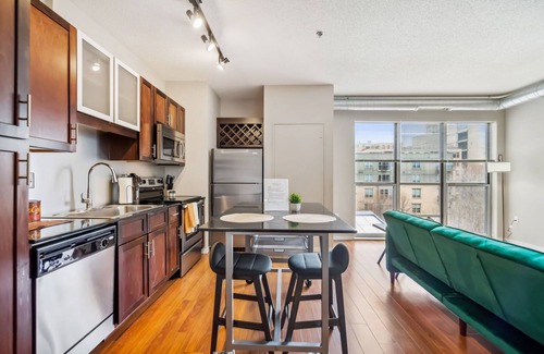 Mill District Hotel | Stunning CozySuites 2BR Mill District w/pool #02