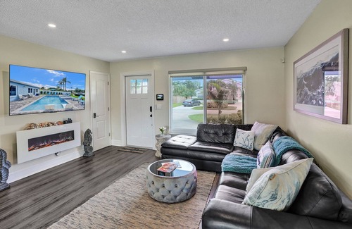 Tropic Palms House | Stunning Delray Beach Waterfront Oasis Heated Pool / Spa / Canal / Pool Table