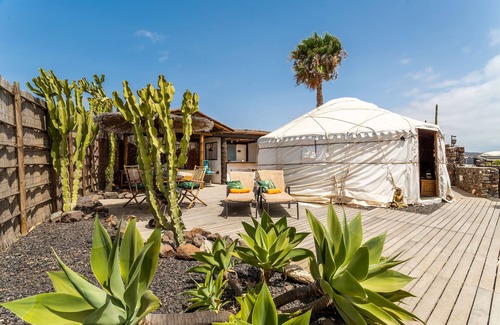 Haria Apartment | Stunning Eco Yurt, private Garden, Pool, 300m Sandy Beach, Off-grid