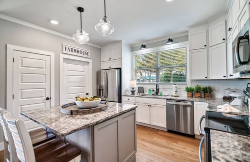 Sevierville House | Stunning farmhouse with Mountain View’s!