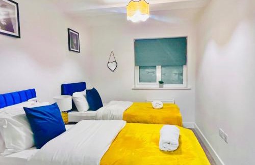 Petham House | Stunning Five Bedroom Holiday Home in Chartham with Hot Tub