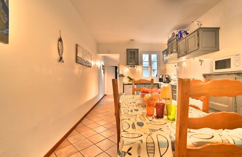 Saint-Denis-d'Oleron House | Stunning villa for 4 guests with WIFI, TV, terrace and pets allowed