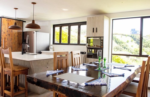 El Penol House | Stunning Guatapé home. Breathtaking views, privacy, modern amenities & parking!