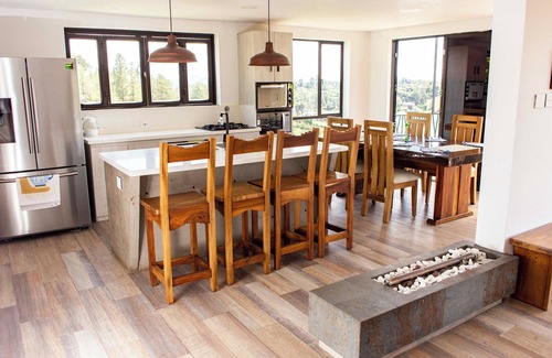 El Penol House | Stunning Guatapé home. Breathtaking views, privacy, modern amenities & parking!