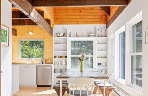 South Royalton House | Stunning Hilltop Getaway- Recreational Paradise