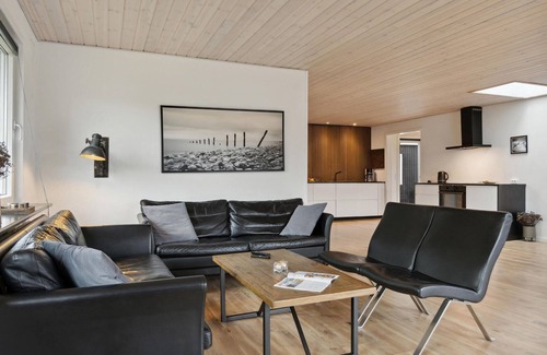 Aalbaek House | Stunning home in ålbæk with kitchen