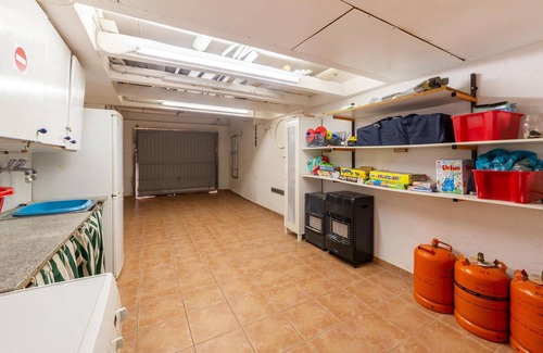 Alcanar House | Stunning home in Alcanar with WiFi