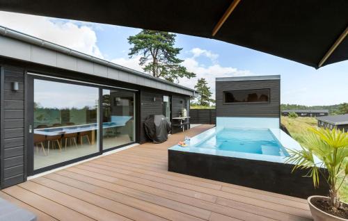 Egsmark Strand House | Stunning Home In Ebeltoft With Sauna