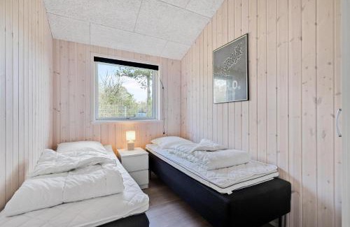 Øer Strand House | Stunning Home In Ebeltoft With 3 Bedrooms And Internet