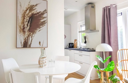 Heinkenszand House | Stunning home in Heinkenszand with WiFi