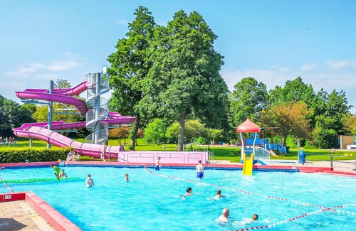 Heinkenszand House | Stunning home in Heinkenszand with WiFi