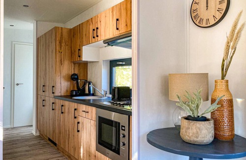 Heinkenszand House | Stunning home in Heinkenszand with WiFi