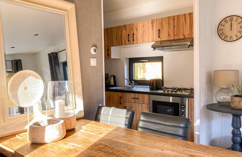 Heinkenszand House | Stunning home in Heinkenszand with WiFi