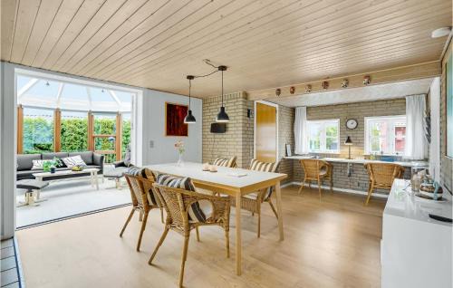 Flovt Strand House | Stunning Home In Haderslev With Wifi