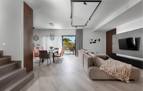 Kras House | Stunning Home In Kras With Wifi