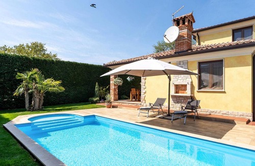 Karigador House | Stunning home in Novigrad with sauna