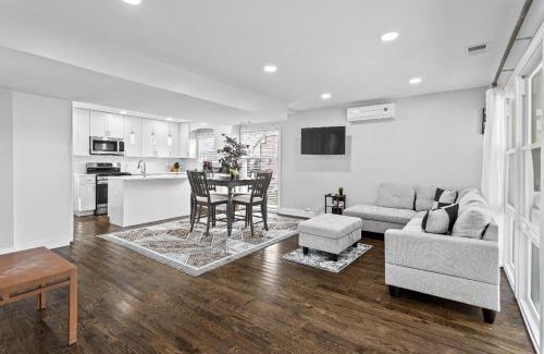 Skokie House | Stunning home in Skokie