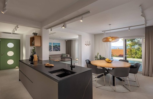 Splitska House | Stunning home in Splitska