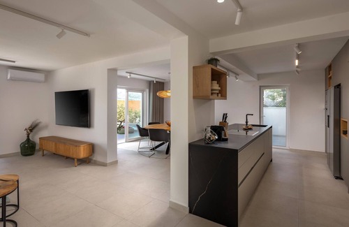 Splitska House | Stunning home in Splitska