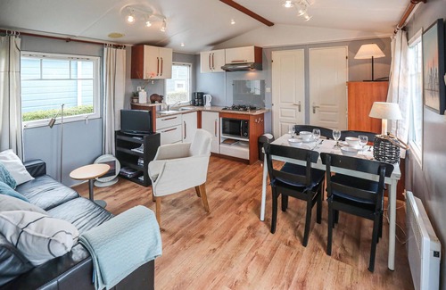 Tzummarum House | Stunning home in Tzummarum with WiFi