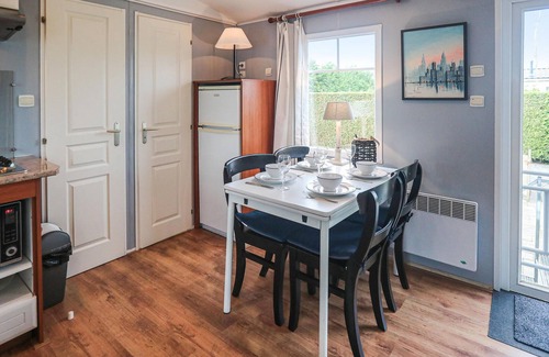 Tzummarum House | Stunning home in Tzummarum with WiFi